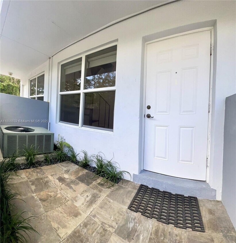 Foto principal - 3025 Mary St