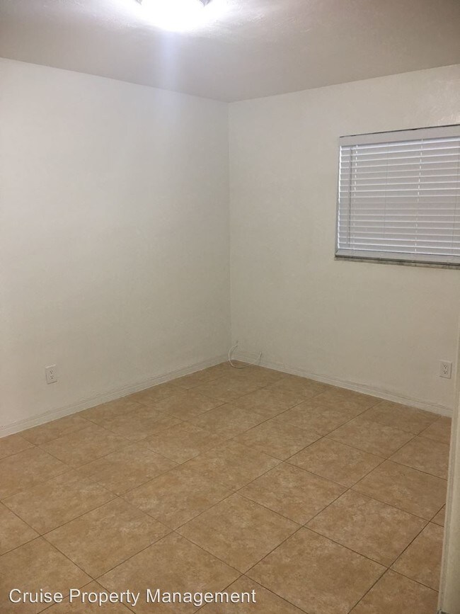 Building Photo - 4931 SW 65th Ave