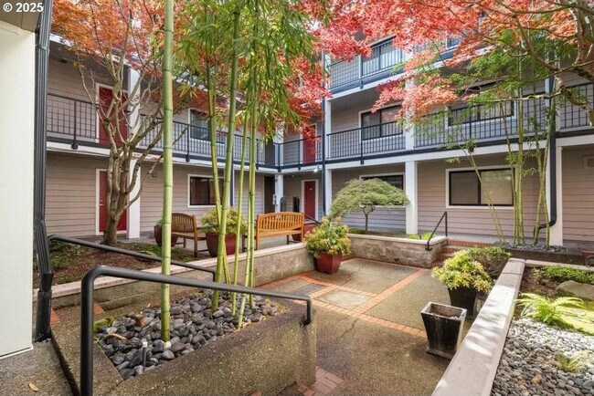 Foto del edificio - 6600 SE Division St