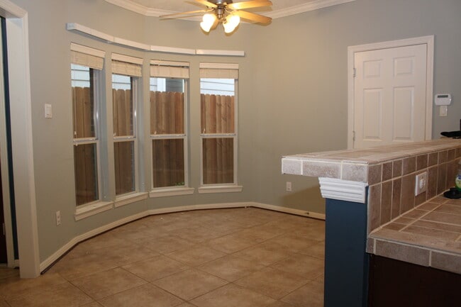 Breakfast room - 5228 Larkin St