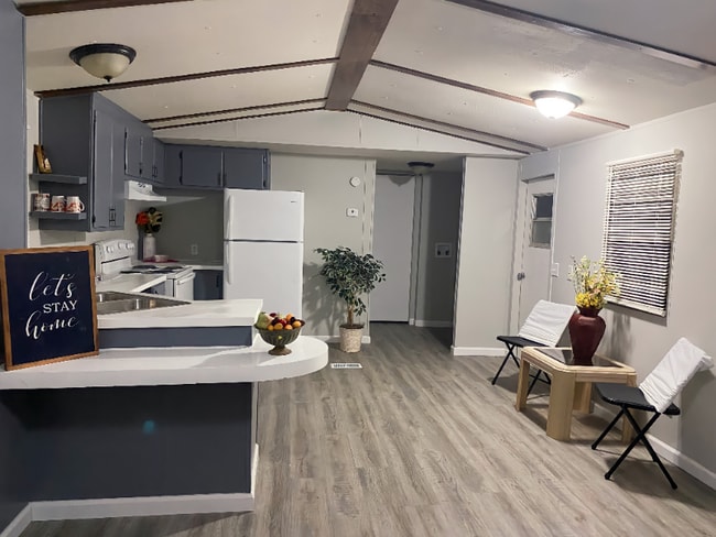 Building Photo - 777 E Yerby St