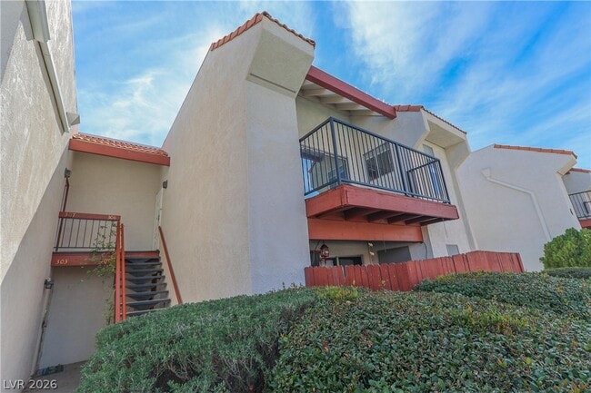 Building Photo - 870 B