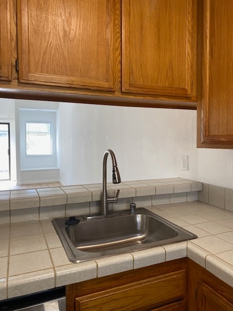 Foto del edificio - 1404 Woodlake Dr