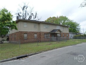 Building Photo - 203 W 58th St