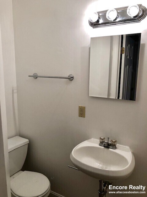 Foto del edificio - 1061 Beacon St