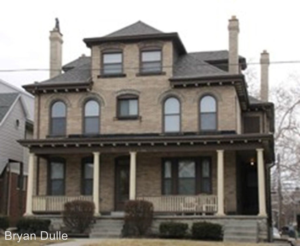 Primary Photo - 1722 Summit St
