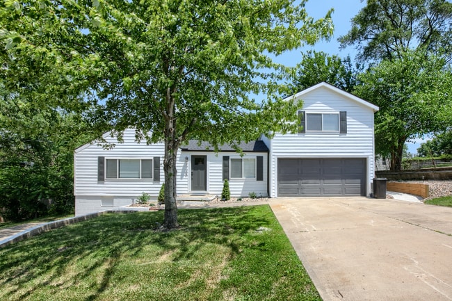 Building Photo - 7105 N Walnut St