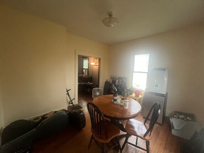 Foto del edificio - 307 Raymond St