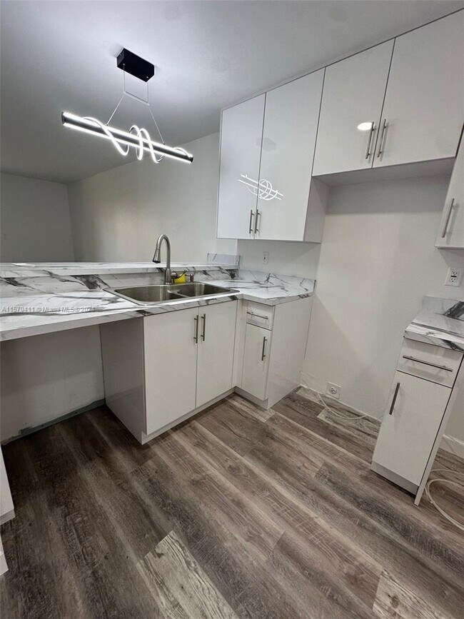 Foto del edificio - 11441-11447 NW 45th St