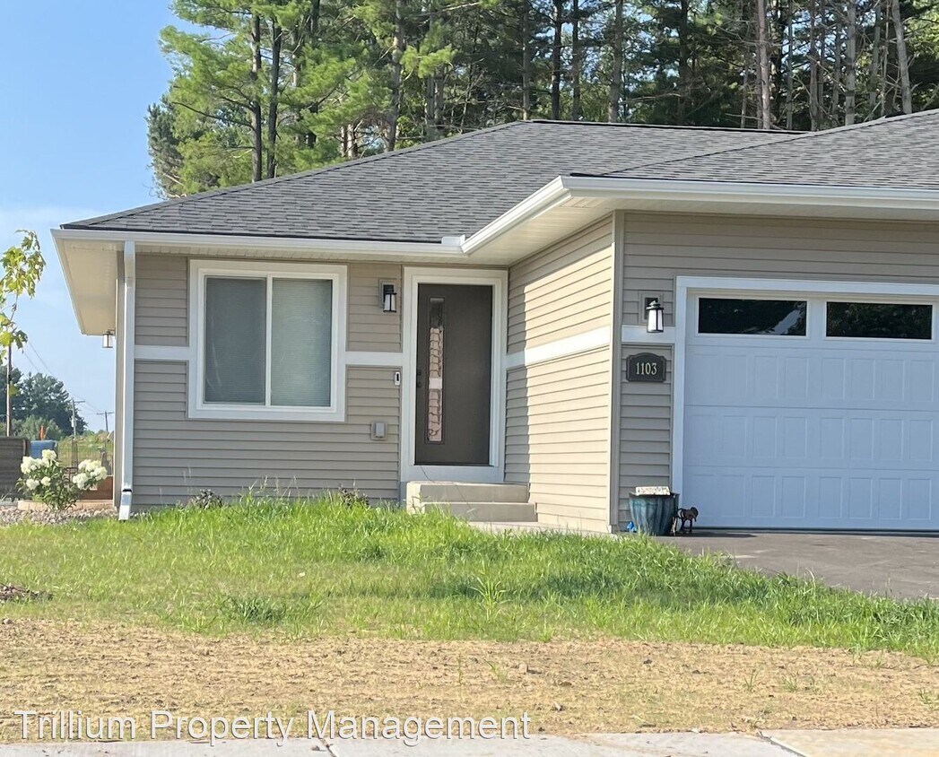 1103 Juniper Pl, Eau Claire, WI 54703 House Rental in Eau Claire, WI
