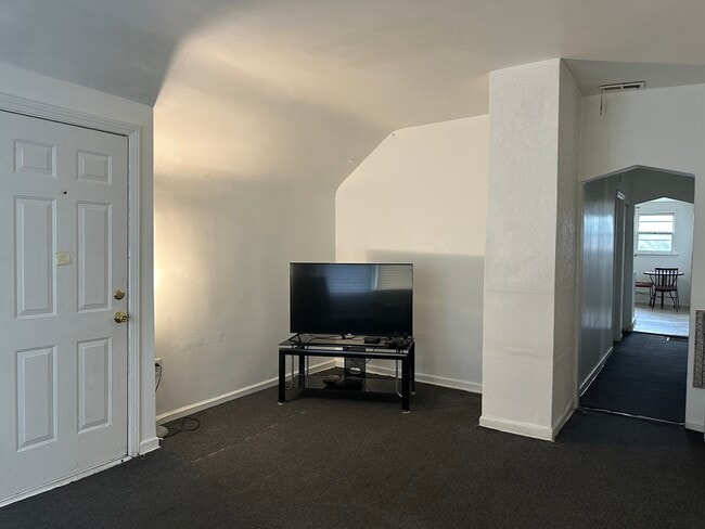 Building Photo - 7710 S Ada St