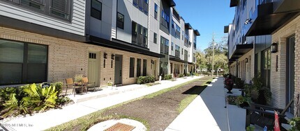 Building Photo - 1614 Bridgeton Dr