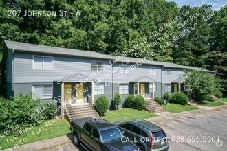 Building Photo - 207 Johnson St