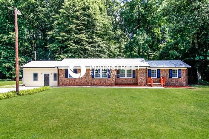 Foto principal - 3 Bedroom Pet-Friendly Home in GREENSBORO, NC with Main Street Renewal