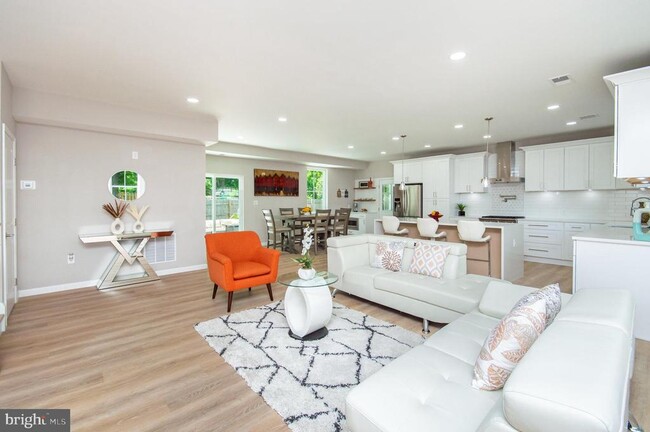 Building Photo - 8830 Badger Dr