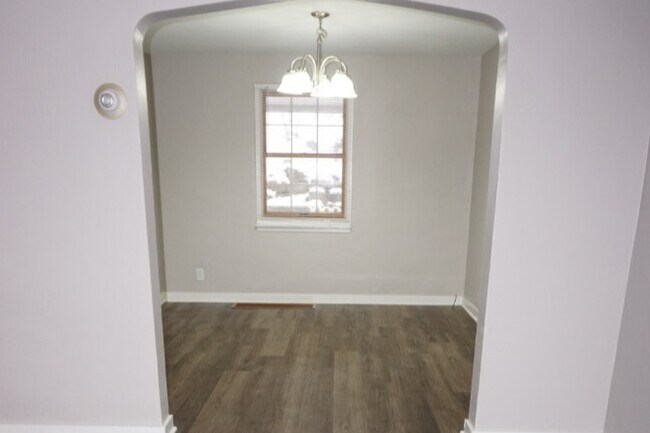 Building Photo - 228 E Garden Rd