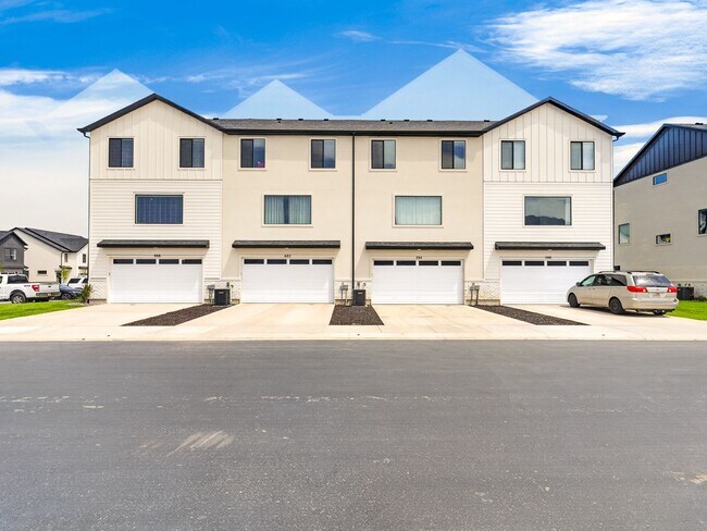 Building Photo - Beautiful Fully Furnished New Build in Salem – 4 Bed, 3 Bath Corner Home!
