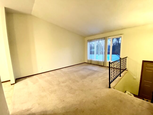 Living room - 16199 Flagstaff Ct S