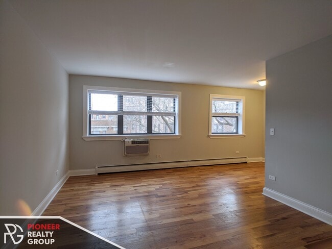 Foto del edificio - 510 W Briar Pl