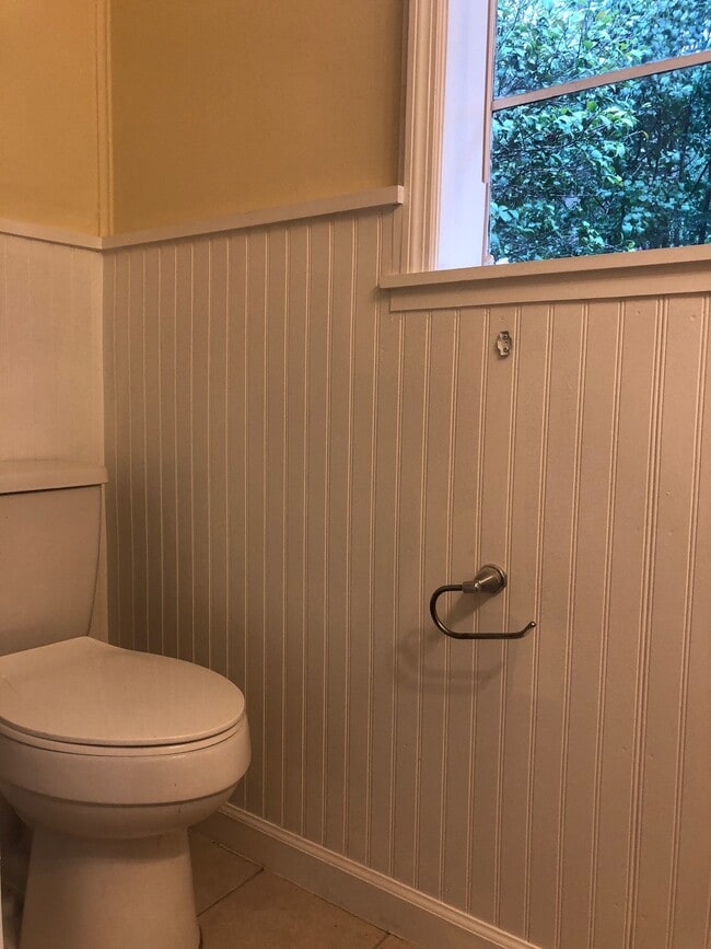 Foto del edificio - 300 Catherine Ave