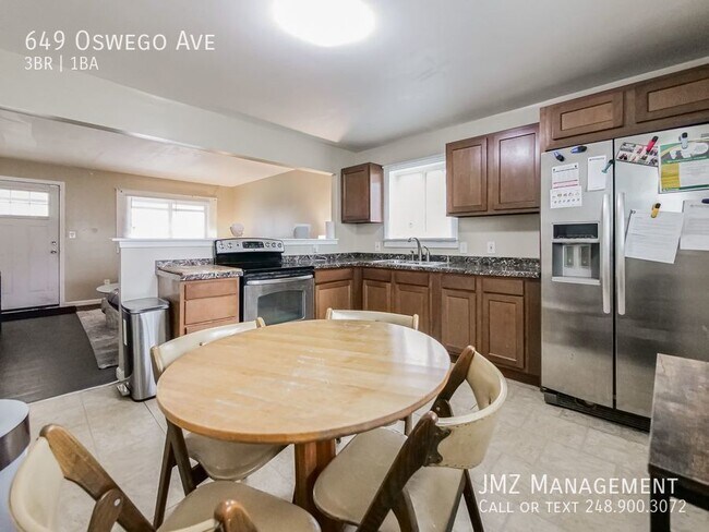 Foto del edificio - 649 Oswego Ave