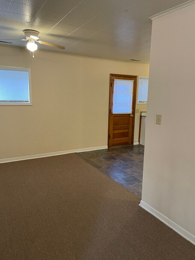 Building Photo - 1810 Main St