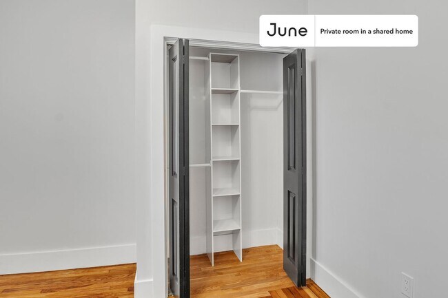 Foto del edificio - Room in Shared 5 bed/2 bath home in Roxbury
