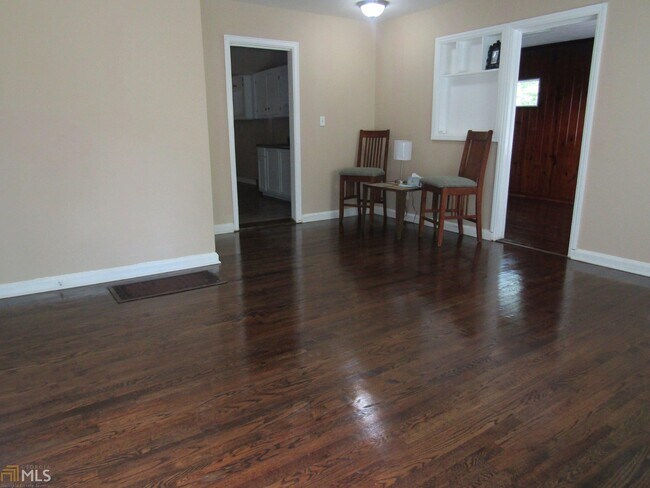 Foto del edificio - 2339 Carey Dr SE