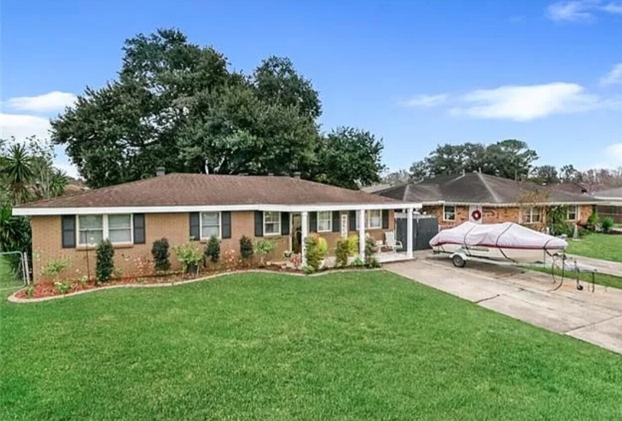 107 Nu St, Belle Chasse, LA 70037 House Rental in Belle Chasse, LA
