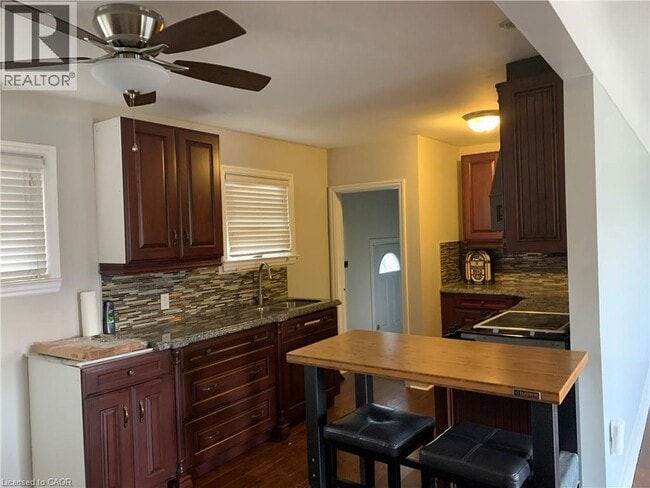 Building Photo - 72 SOUTHMEADOW Crescent