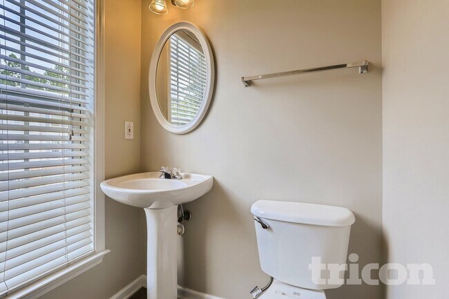 Foto del edificio - 4014 Howell Park Rd