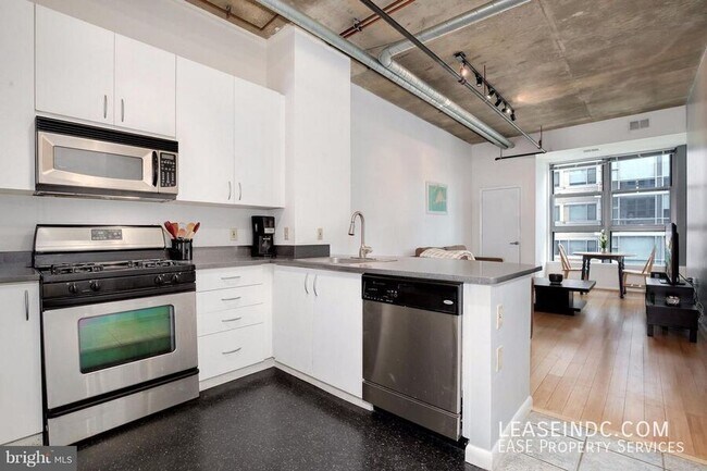 Building Photo - 1300 N St NW
