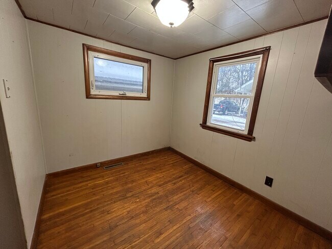 Building Photo - 711 3rd St