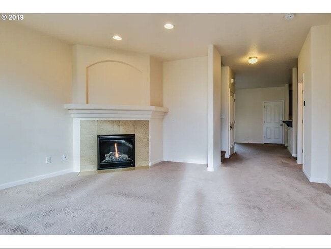 Building Photo - 5113 SE Lone Oak St