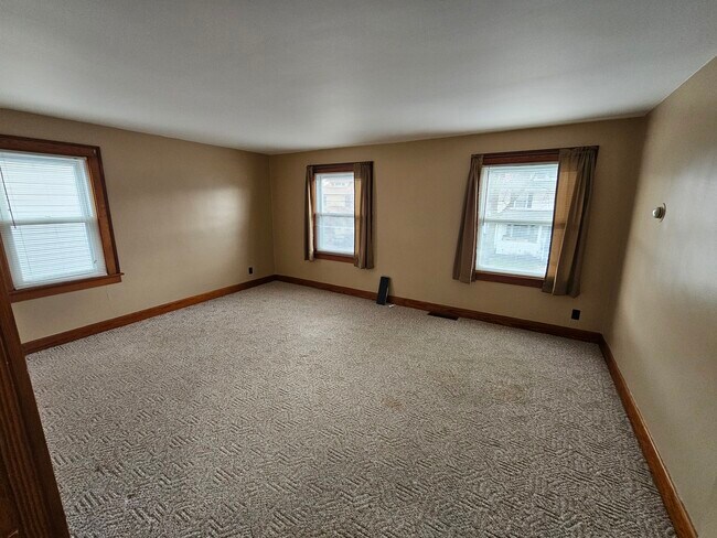 Living room - 14 Kingsbury Ave