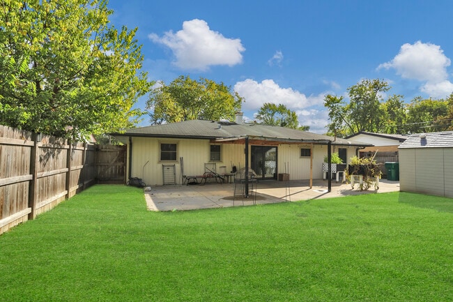 Foto del edificio - 904 Woodland Dr