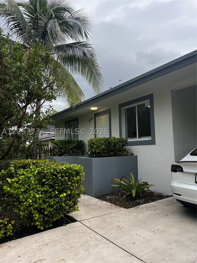 Foto del edificio - 6301 NW 1st Pl
