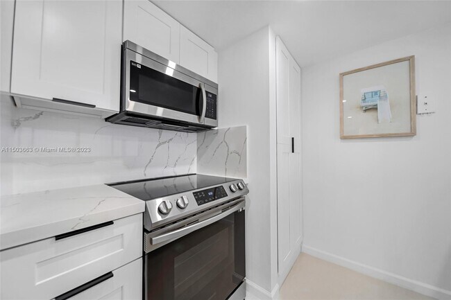 Building Photo - 7601 E Treasure Dr