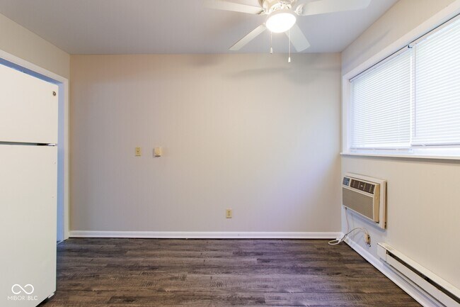 Building Photo - 5915 Devington Rd