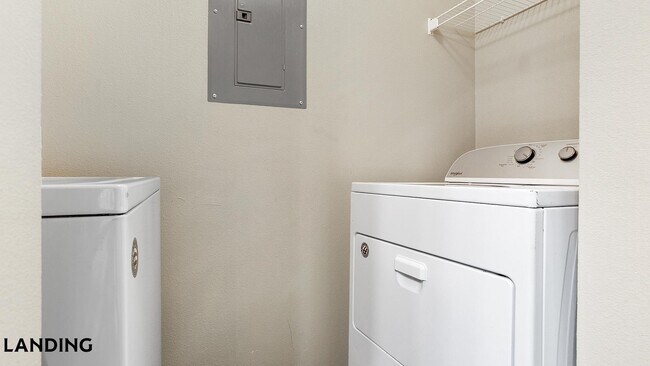 Foto del edificio - 701 W 101st Pl S