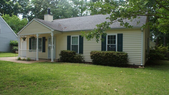 Building Photo - 102 Trivalon Ct