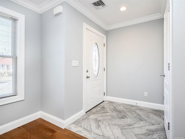 Building Photo - 70 Sagamore Hill Dr
