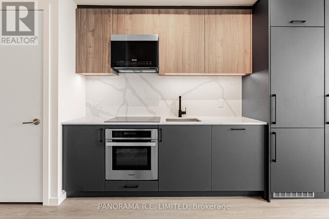 Building Photo - 689-PH689 The Queensway