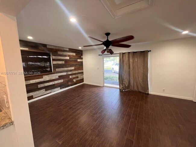Foto del edificio - 4912 Van Buren St