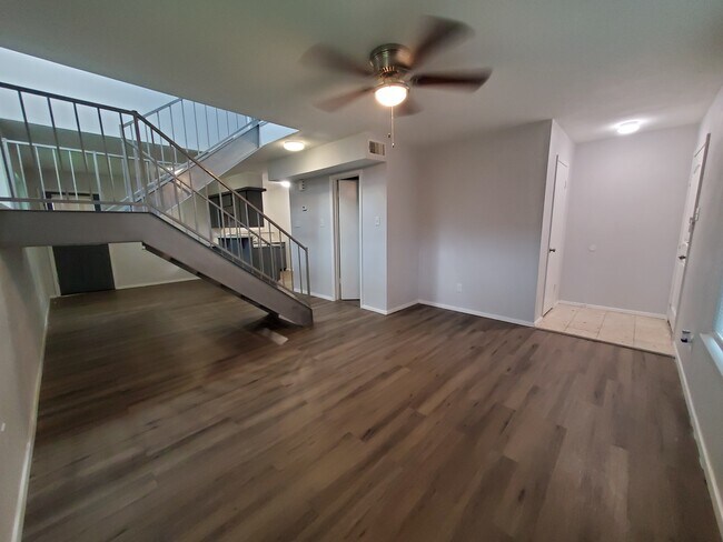Building Photo - 6333 -6339 Granbury Rd,