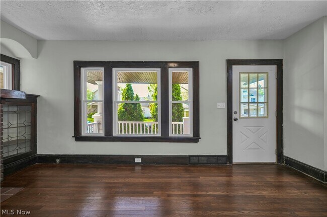 Foto del edificio - 8505 Bancroft Ave