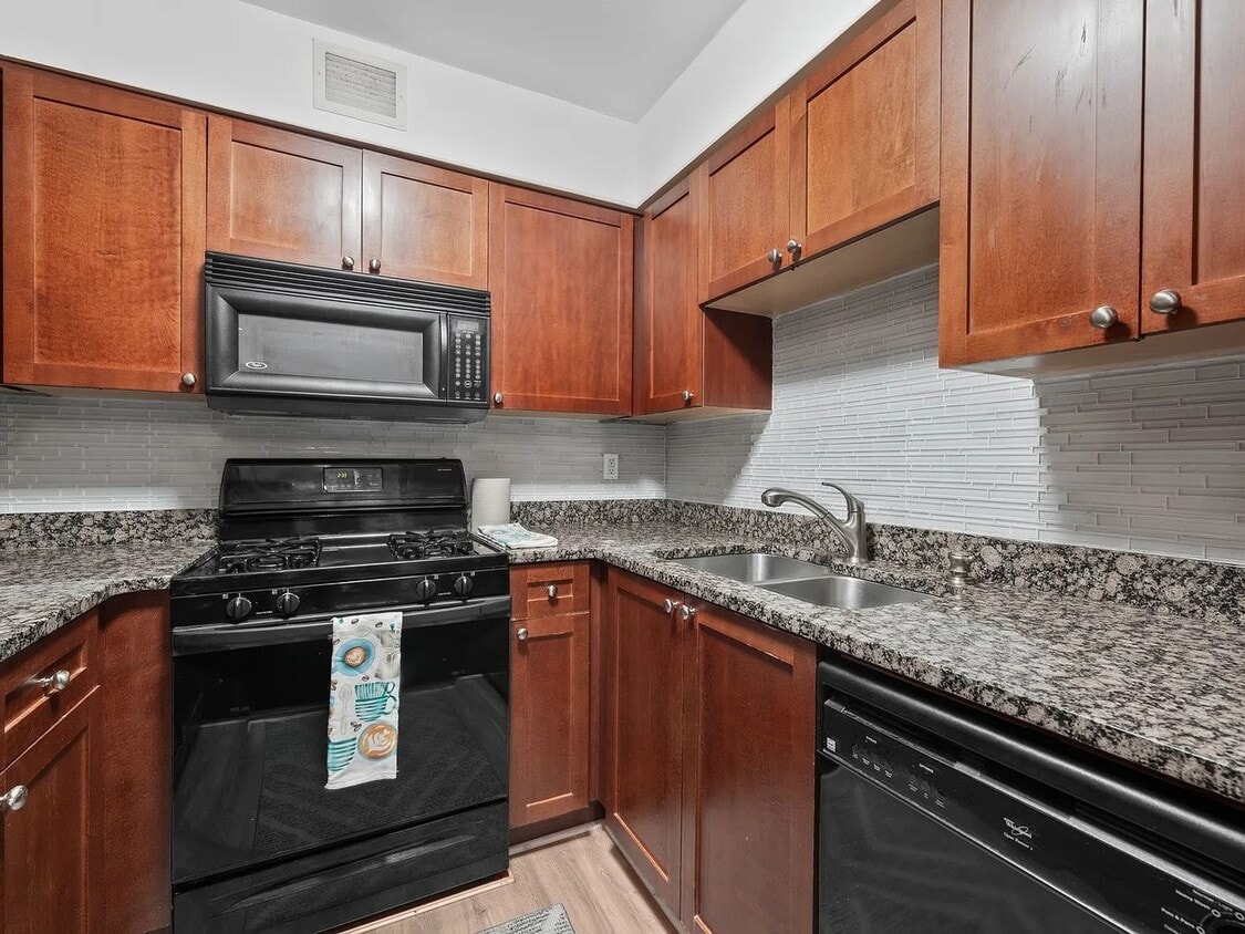 Foto principal - 2479 Peachtree Rd NE