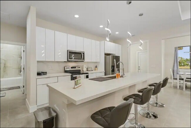 Building Photo - 4716 NW 39th Ave