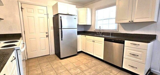 Foto del edificio - 2833 Rockcliff Rd SE