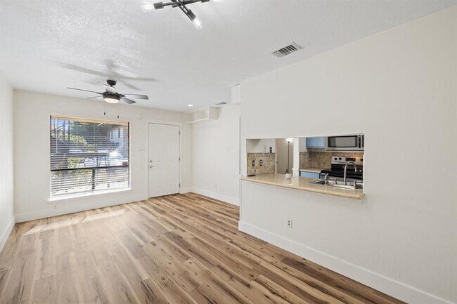 Building Photo - 1705 Crossing Pl